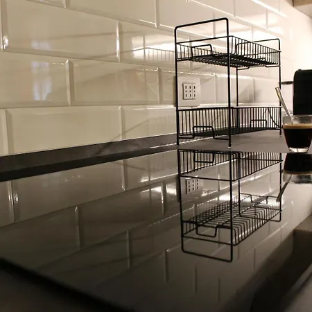 Appartement Rustic -100mt From Berninaexpress