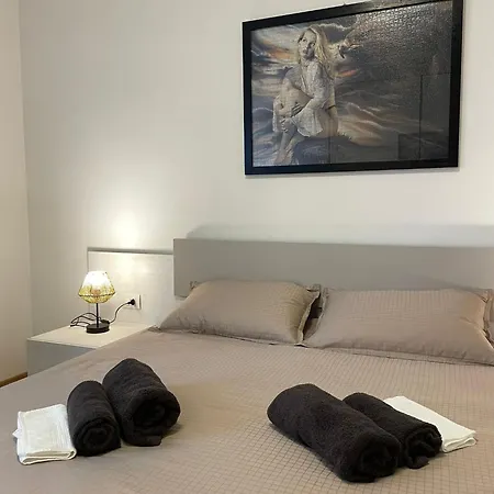 Apartament Rustic -100mt From Berninaexpress Tirano